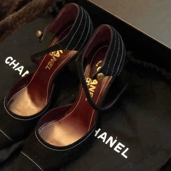 CHANEL Timeless Vintage Suede Heels - Picture 2 of 13